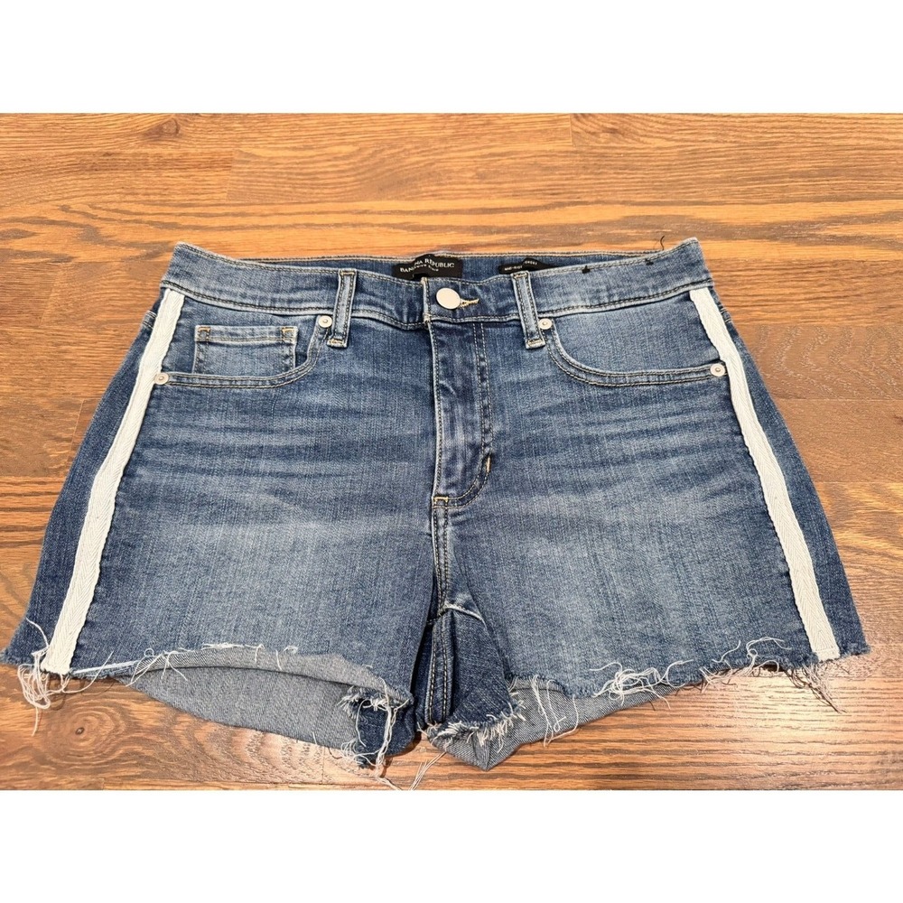 Banana Republic Mid Rise 3" Denim Short Size 27‎